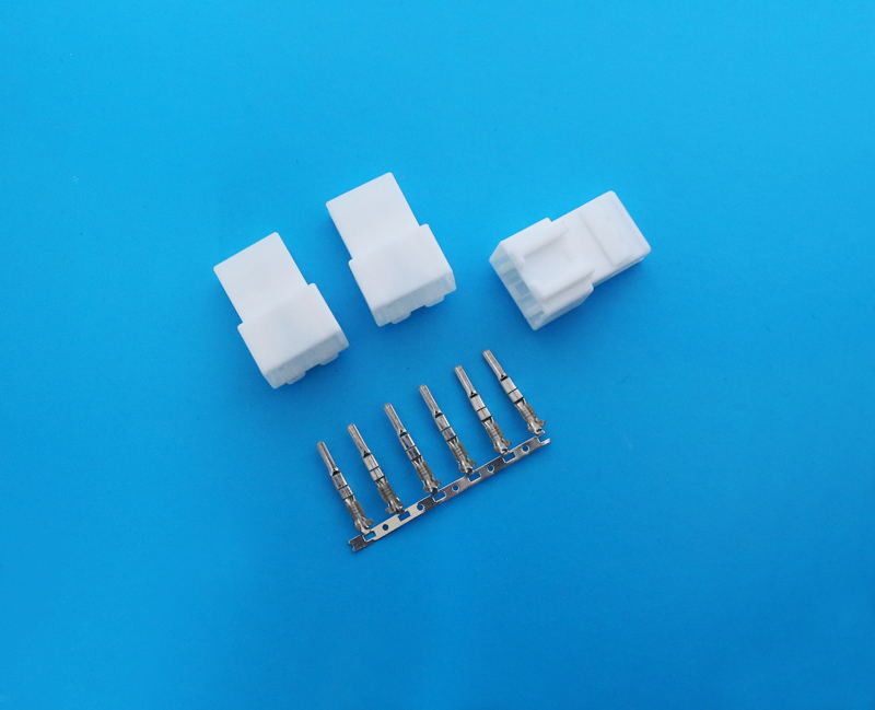 4 Pin Single Row Power Connectors Nylon 66 UL94V-0 For Automotive DVD And GPS